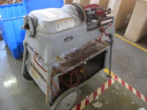 RIDGID ELECTRIC PIPE CUTTER MODEL # 535. LOADING & HANDLING FEE $15-4046